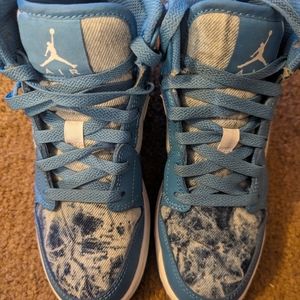 Jordan 1 Mid size 4